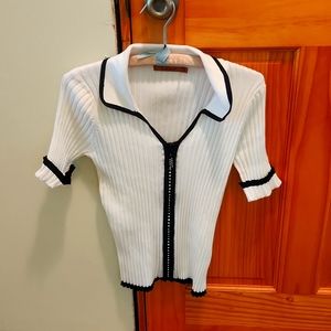 Woman's "Belldini" zipper top size Med